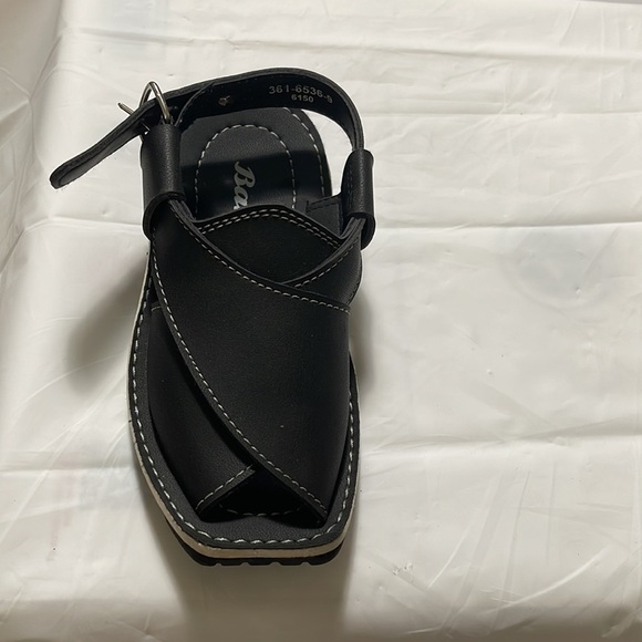 Bata boys size 10 sandal- like new condition- fully reversible - Picture 2 of 5